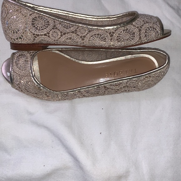 Flat semi formal shoes, gold and cream sz 6.5 - Picture 4 of 4